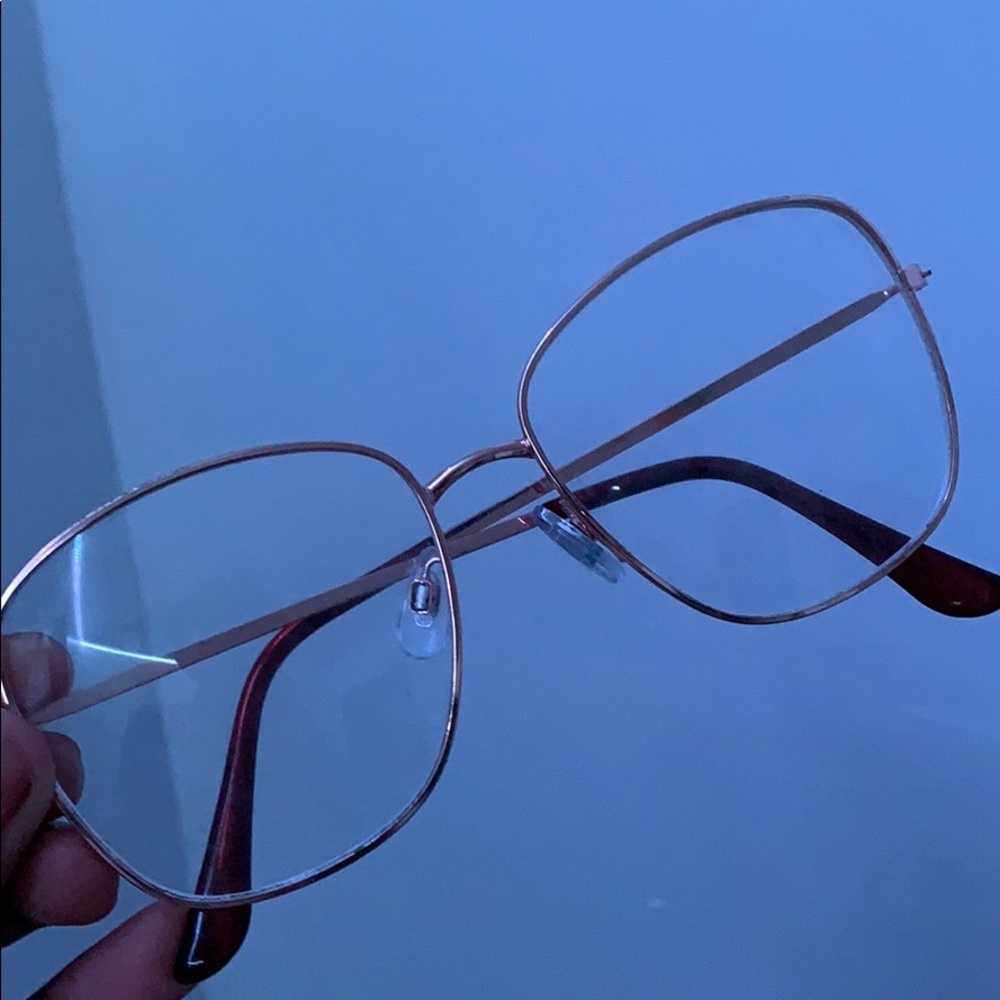 Gold frame glasses